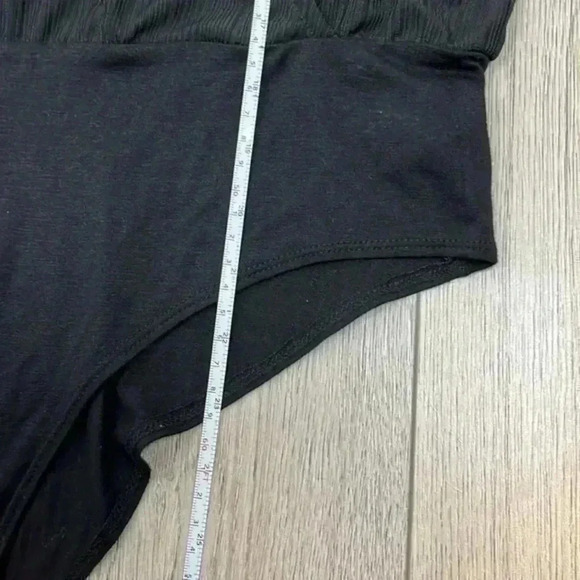 Paper Crane Black Short Sleeve V-Neck Bodysuit Size M - Picture 11 of 12